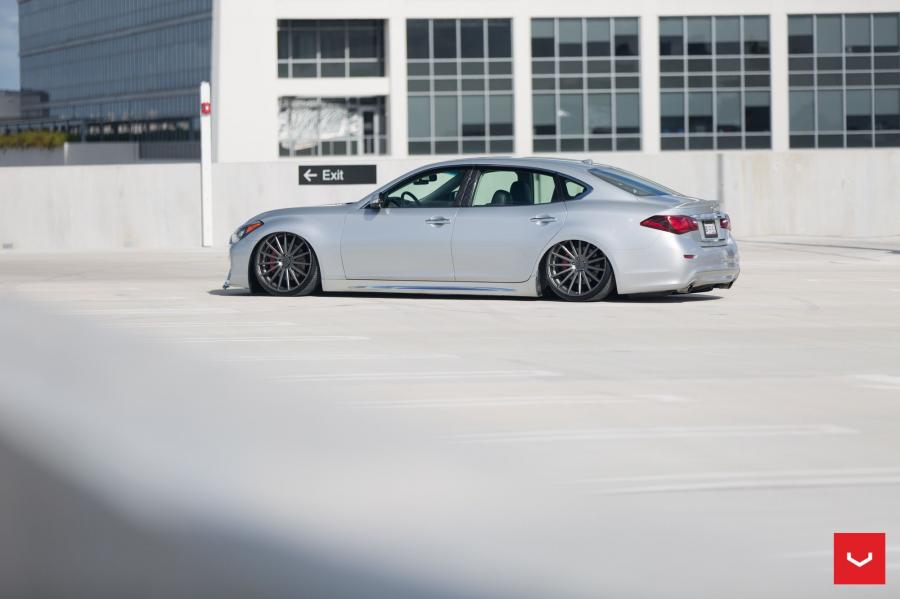  Infiniti Q70 on Vossen Wheels (VFS2) 2017 года  (фото 38 из 43)